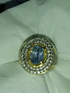 Light blue sapphire Ceylon kristal