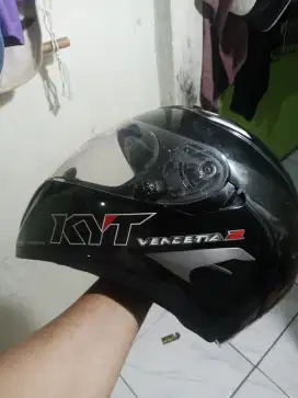 Helem kyt vendeta 2 minus motor sama ada busa ada bekas robekan dikit