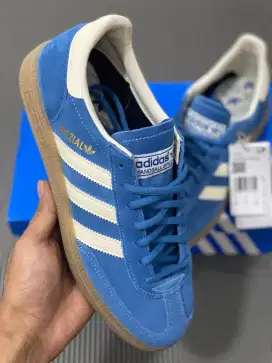 Sepatu Adidas spezial