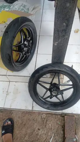 Barang kali ada yg minat velg vnd sama ban nyah buat nmax old