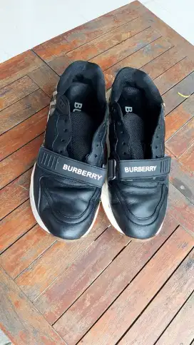 JUAL SPEATU BURBERRY