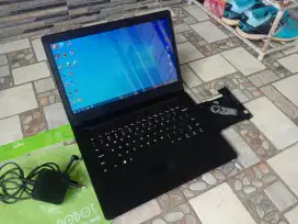 Laptop LENOVO Slim + AMD A9 + RAM Total 4 GIGA + Internal 500 GIGA