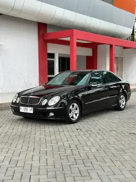 E240 W211 Avantgarde 2005 CBU German full spec low kilometer antik