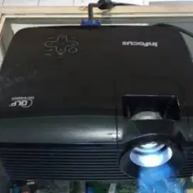 Infocus proyektor terang dijual cepat
