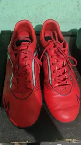 Dijual Cepat Sepatu Futsal Bola