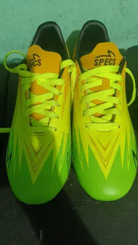 Dijual Cepat Sepatu Sepak bola