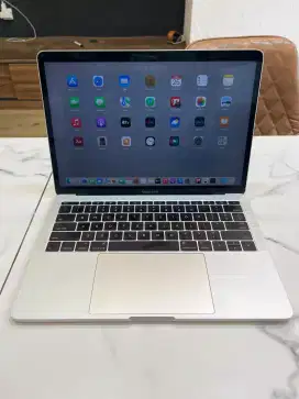 Macbook Pro 2017 i5 Second Like New