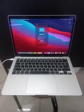 Macbook Air 2020 8/256 i3 Silver