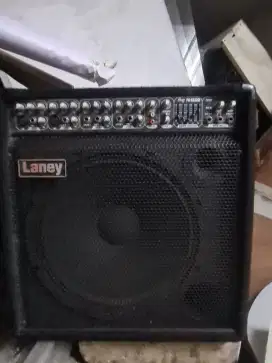 Di jual Amplifier speaker Laney 15 bekas rasa baru