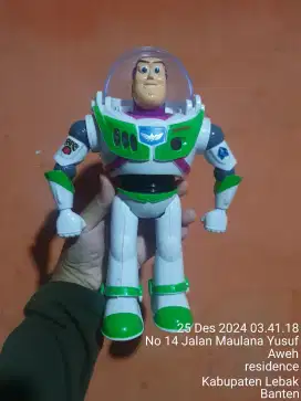 Figure Buzz Lightyear Lumayan Besar