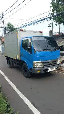 Toyota dyna 110st engkel box P.stering orsinil