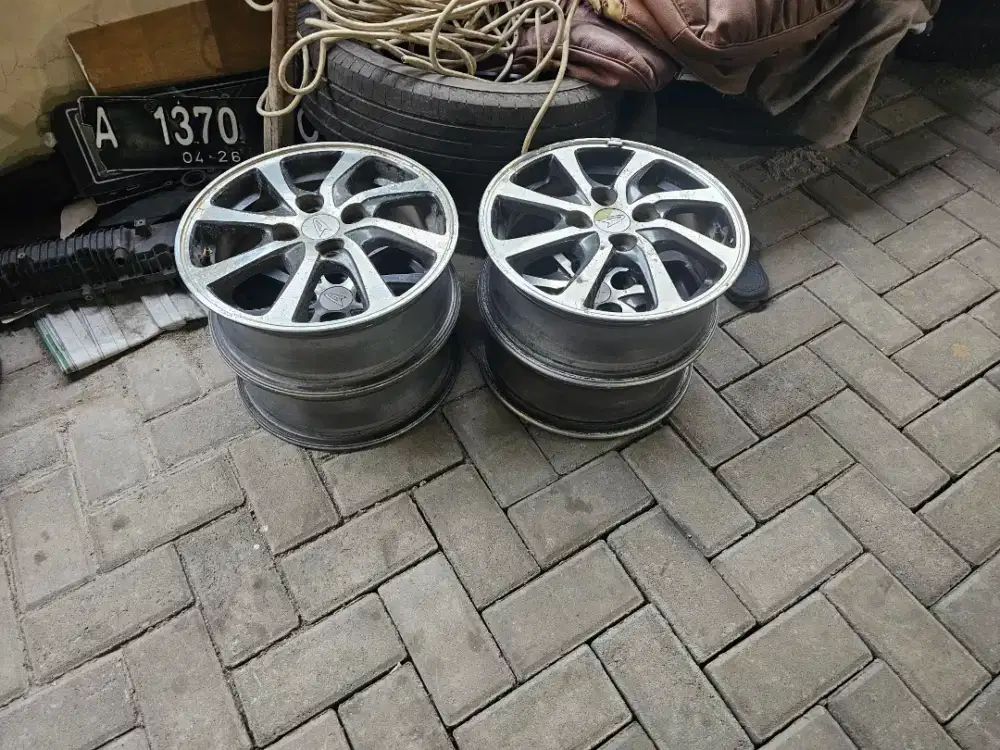 Velg calya sigra ayla agya r14
