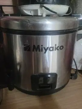 Rice Cooker Miyako Jumbo dijual