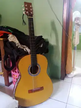 Gitar Yamaha bekas