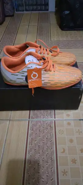 Jual sepatu futsal