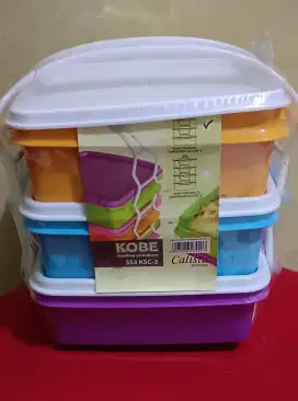 Tempat makan atau kotak makan susun