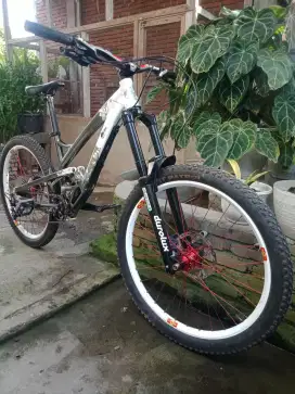 Polygon COLLOSUS FRX (FreeRideXtreme) masih joss terawat.