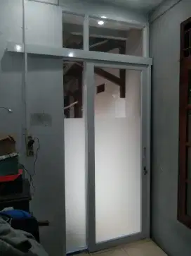 Pintu sliding kaca aluminium putih