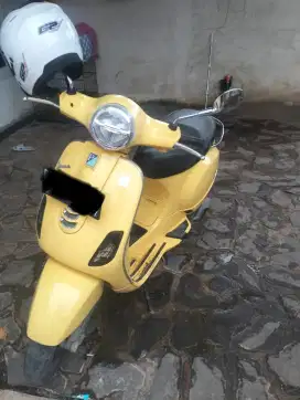 Vespa LX 125 iGet Yellow