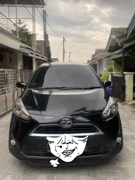 Toyota SIENTA V/MT Hitam