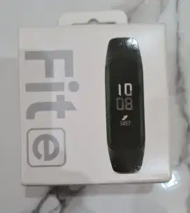 Samsung fit e jam tangan preloved !