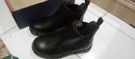 Sepatu safety merk kent size 40 & 42