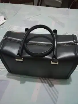 Tas Hitam Merk Viktoria Becham