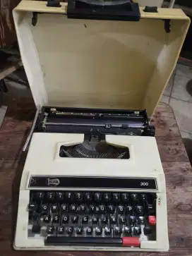 Mesin Tik Kofa 300 - Jadul