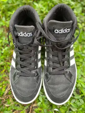 Sepatu Adidas bahan kampas