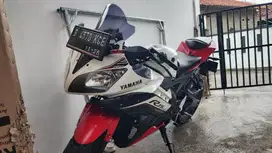 R15 v2 2016 Mulus Jual Cepat Bonus Helm Zeus