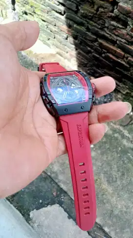 Expedition 6782m red