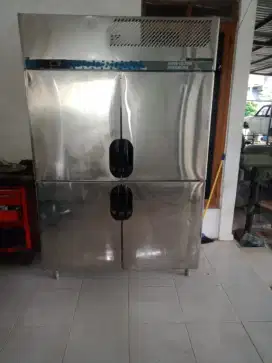 upright chiller 4 pintu