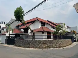 Disewakan rumah cocok untuk kantor atau usaha at Pejaten Barat Jaksel