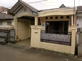 Disewakan rumah dengan 2 kamar tidur di perumahan villa Dago Pamulang