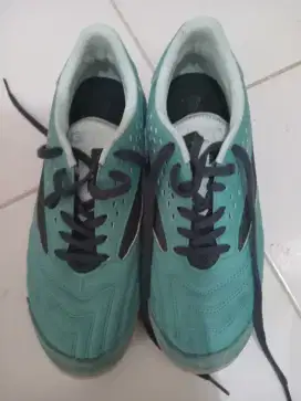 Sepatu futsall specs