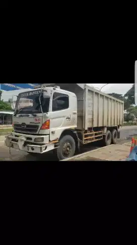 Bak besi index 28kubik Hino FM320TI 2010 Dumptruck bagus siap kerja