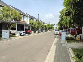 Sewa DAYANA Summarecon Bandung Ada Taman dan Ruang Makan open space