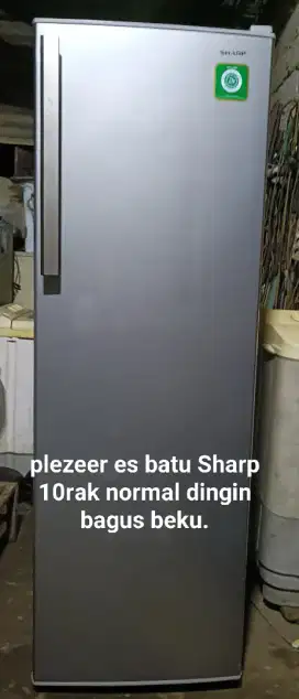 Plezeer es batu Sharp 10rak normal dingin bagus beku