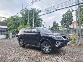 OLX Mobbi] Toyota Fortuner 2.4 G Solar-AT 2020 Hitam