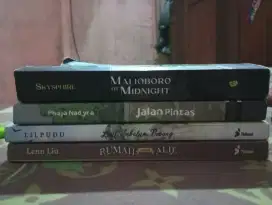 Buku novel bekas