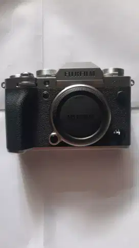 Kamera Fuji Film XT5 Body Only Silver Mulus