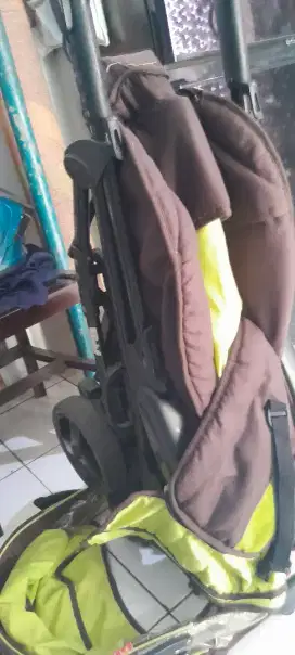 Stroller bayi elle warna hijau coklat