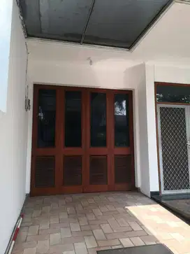 Disewakan Rumah di Tanjung Duren Utara, 4+2BR Unfurnish Luas 141m2