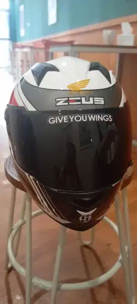 Helm zeus layak guna pakai