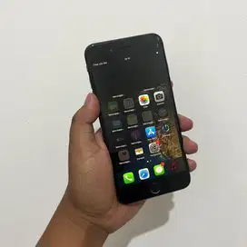 Iphone 8 plus 64GB fulset no hf ex inter wifi only dan retakan sehelai