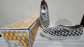 Vans authentic brain dead