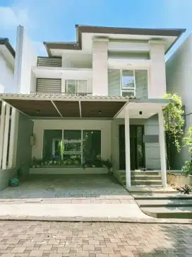Rumah bagus di Cluster Exclusive Lebak Bulus Jaksel.murah strategis