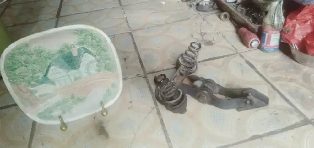 Slhkn plh slh 1 dr kramik hiasan Lemari pajang atau sblh nya hrg murah