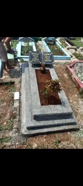 Menerima pemesanan  makam & batu nisan