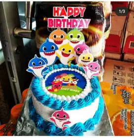 Kue ulang tahun baby shark warna-warni